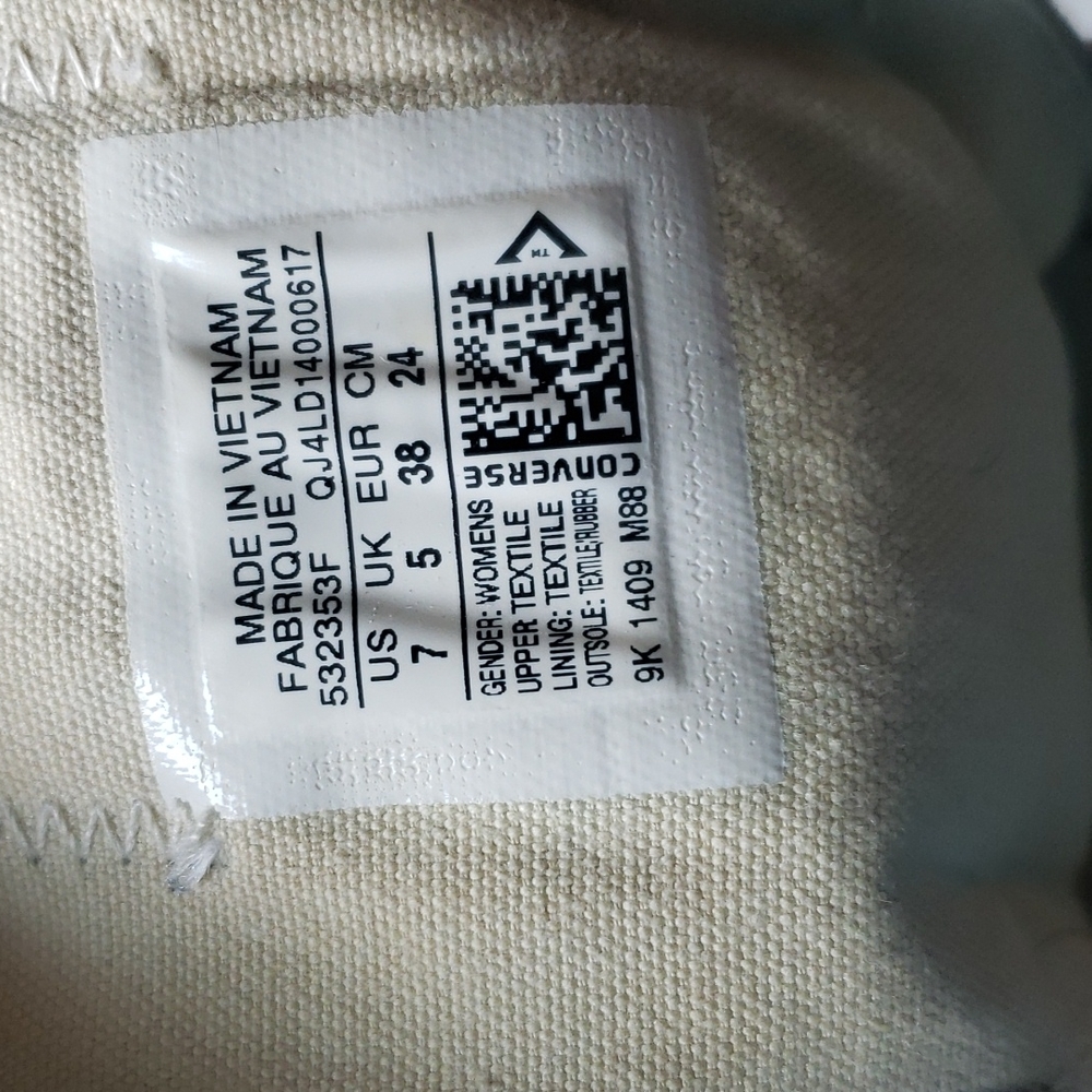 Vintage Converse Sneakers - Picture 2 of 3
